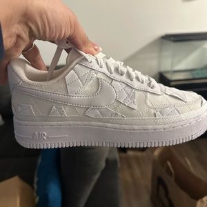 Selling a size 5 1/2 boys Billie Ellish brand new never worn just tried on.